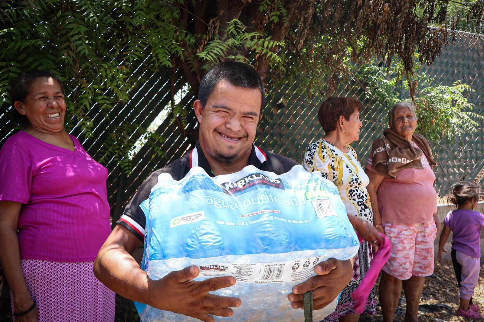 DIF Culiacán promueve el cuidado del agua y apoya a familias de Culiacancito con más de 6 mil litros del vital líquido