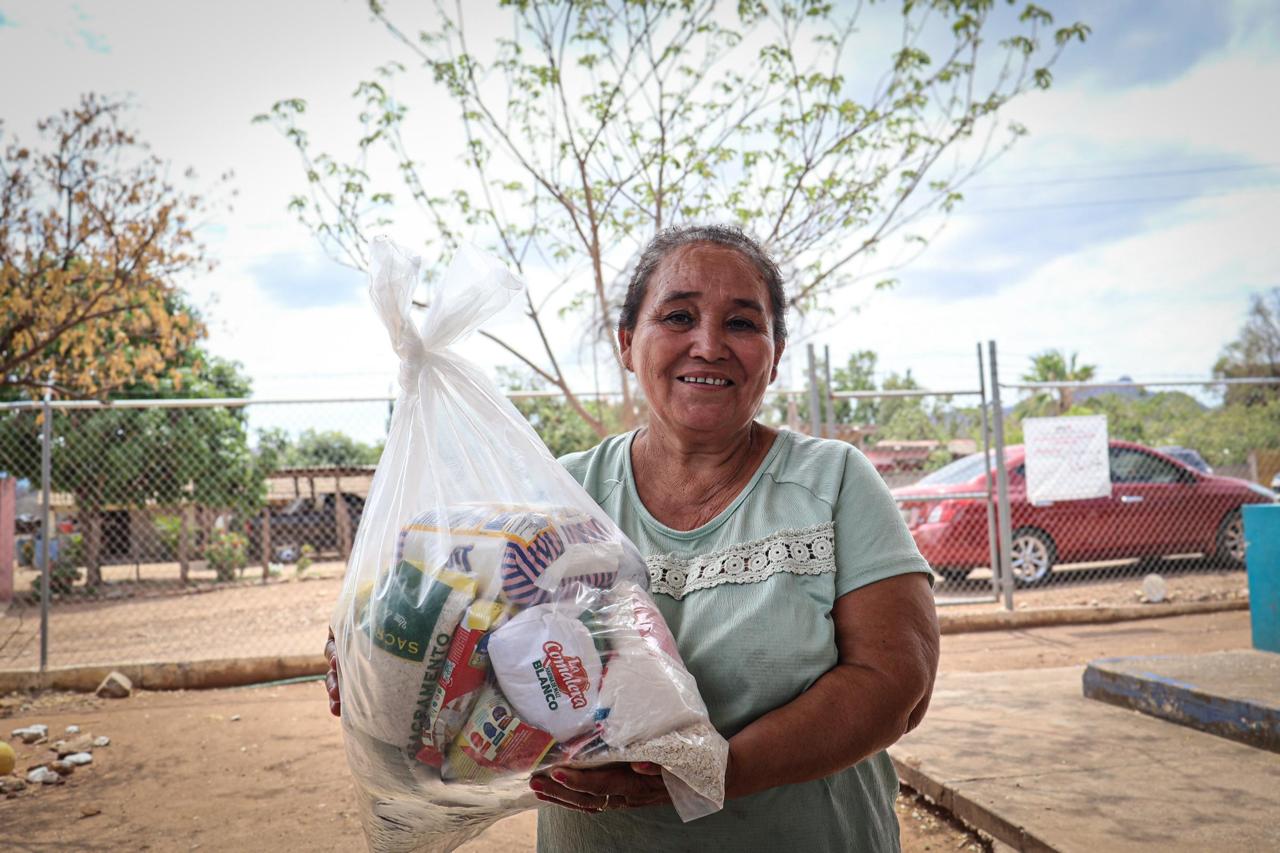DIF Culiacán entrega apoyo alimentario a familias de El Limón de Tellaeche, sindicatura de Las Tapias