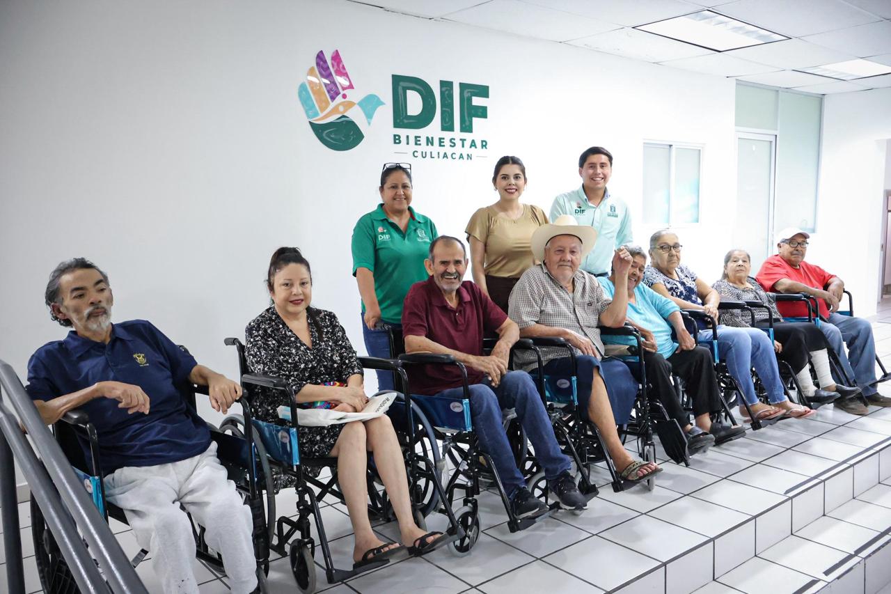DIF Culiacán entrega sillas de ruedas en apoyo a personas en situación de vulnerabilidad