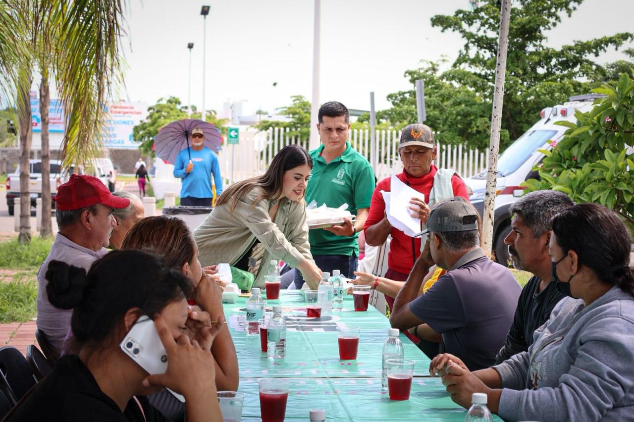 DIF Culiacán lleva el programa Alajibua al Hospital General, entregando 350 desayunos