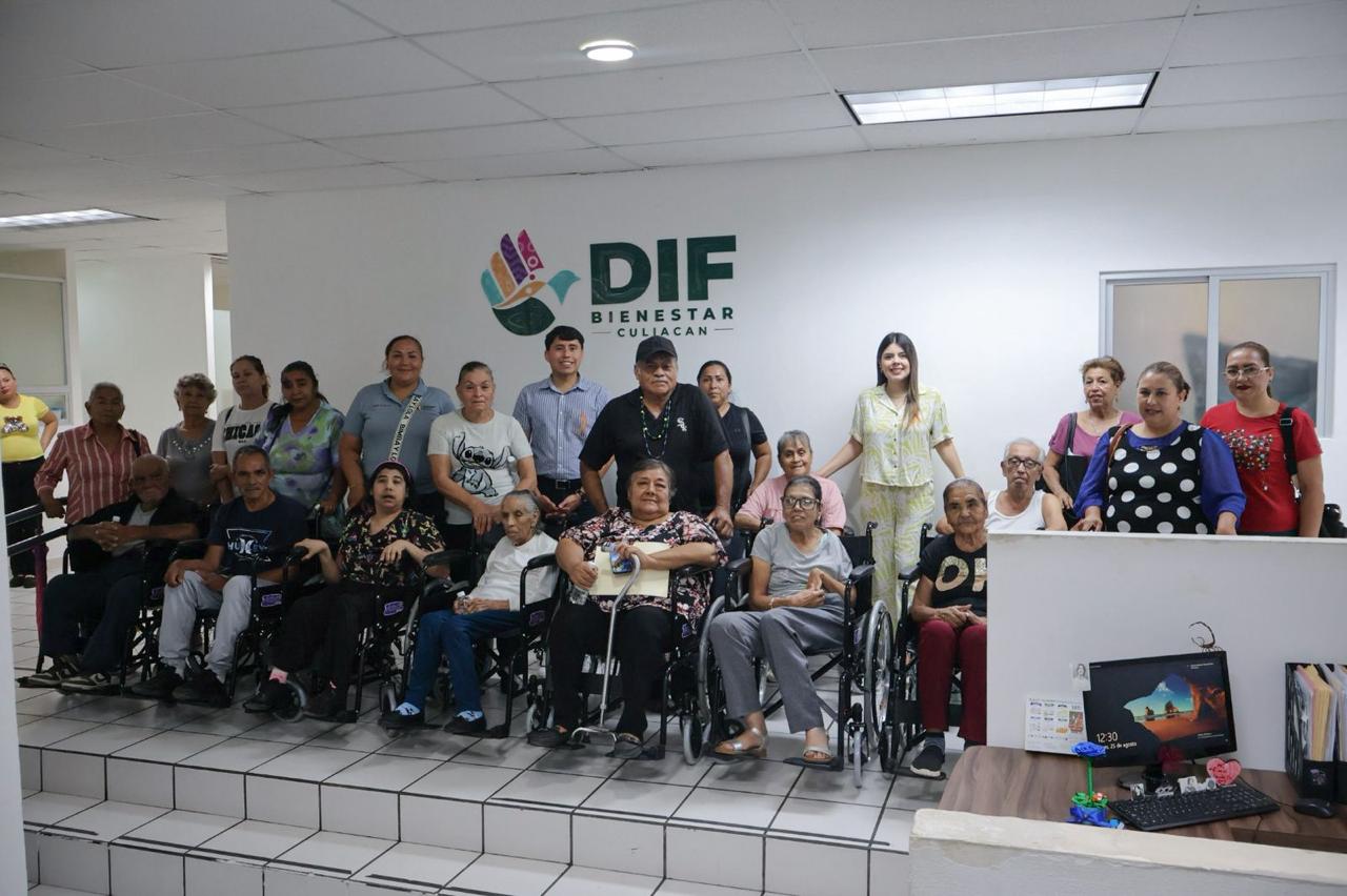 DIF Bienestar Culiacán entrega sillas de ruedas a personas con discapacidad