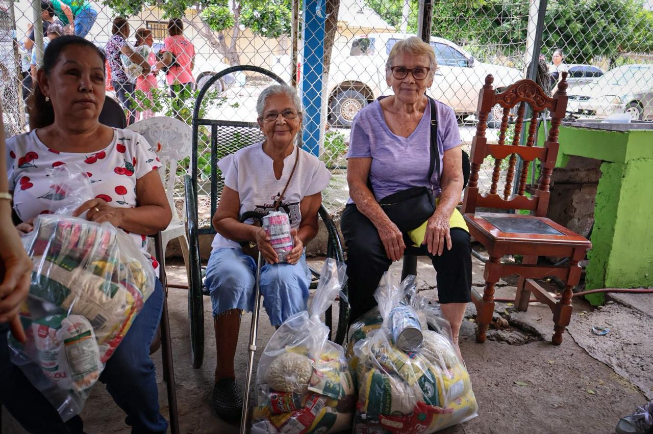 Apoyo alimentario del DIF Culiacán llega a 120 familias de la colonia Guadalupe Victoria