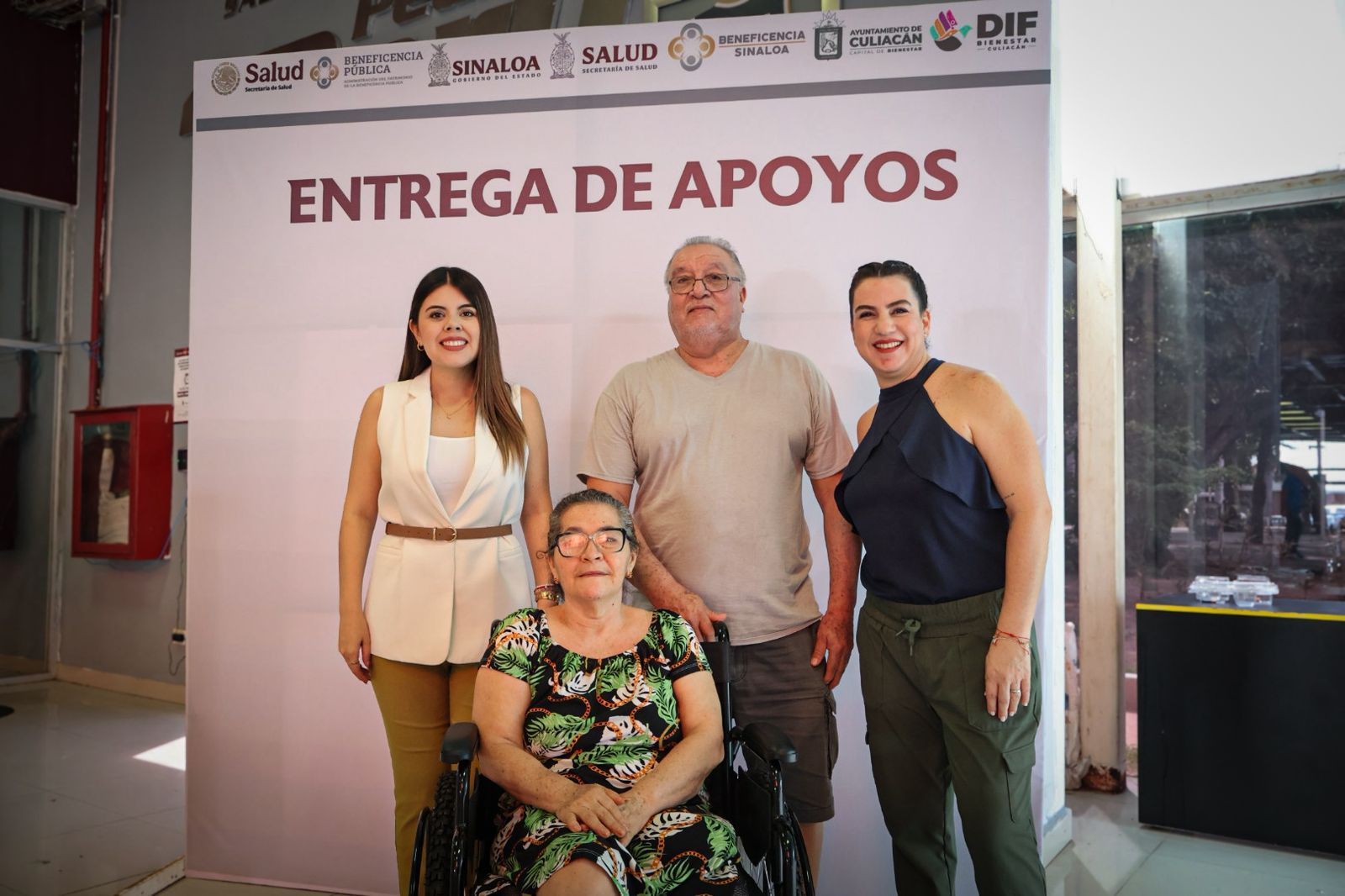 DIF Culiacán y Beneficencia Pública entregan 60 sillas de ruedas en apoyo a personas con discapacidad