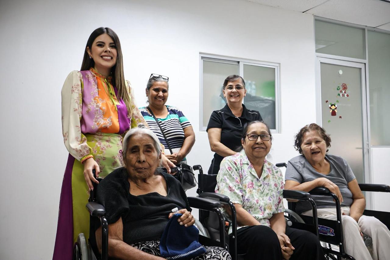 DIF Culiacán entrega sillas de ruedas a personas en situación vulnerable