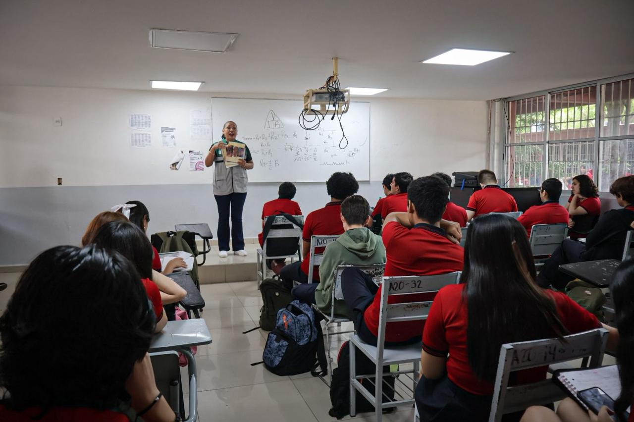 DIF Culiacán lleva programa de prevención del embarazo adolescente al CBTIS 224