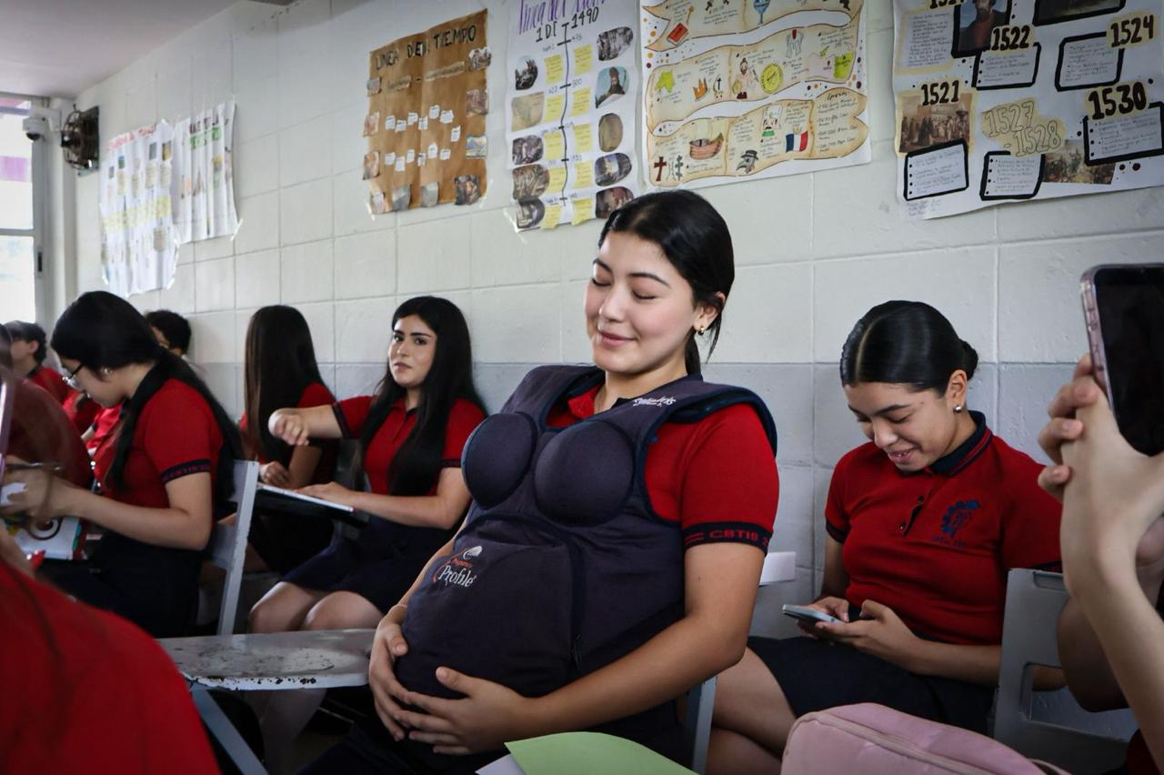 DIF Culiacán lleva programa de prevención del embarazo adolescente al CBTIS 224