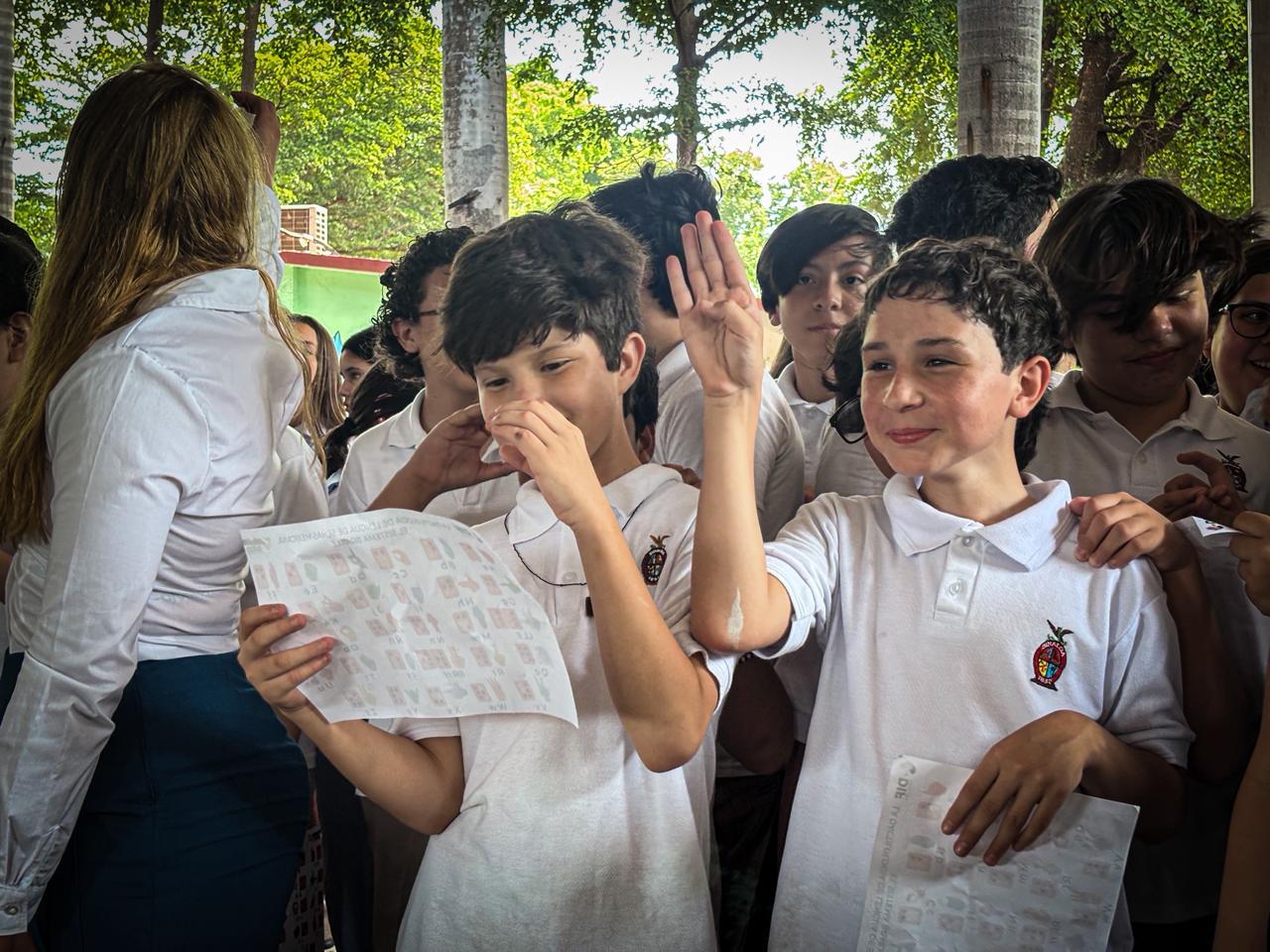 Alumnos de la Federal 4 aprenden de la LSM y el deporte adaptado a través de Somos Inclusión del DIF Culiacán