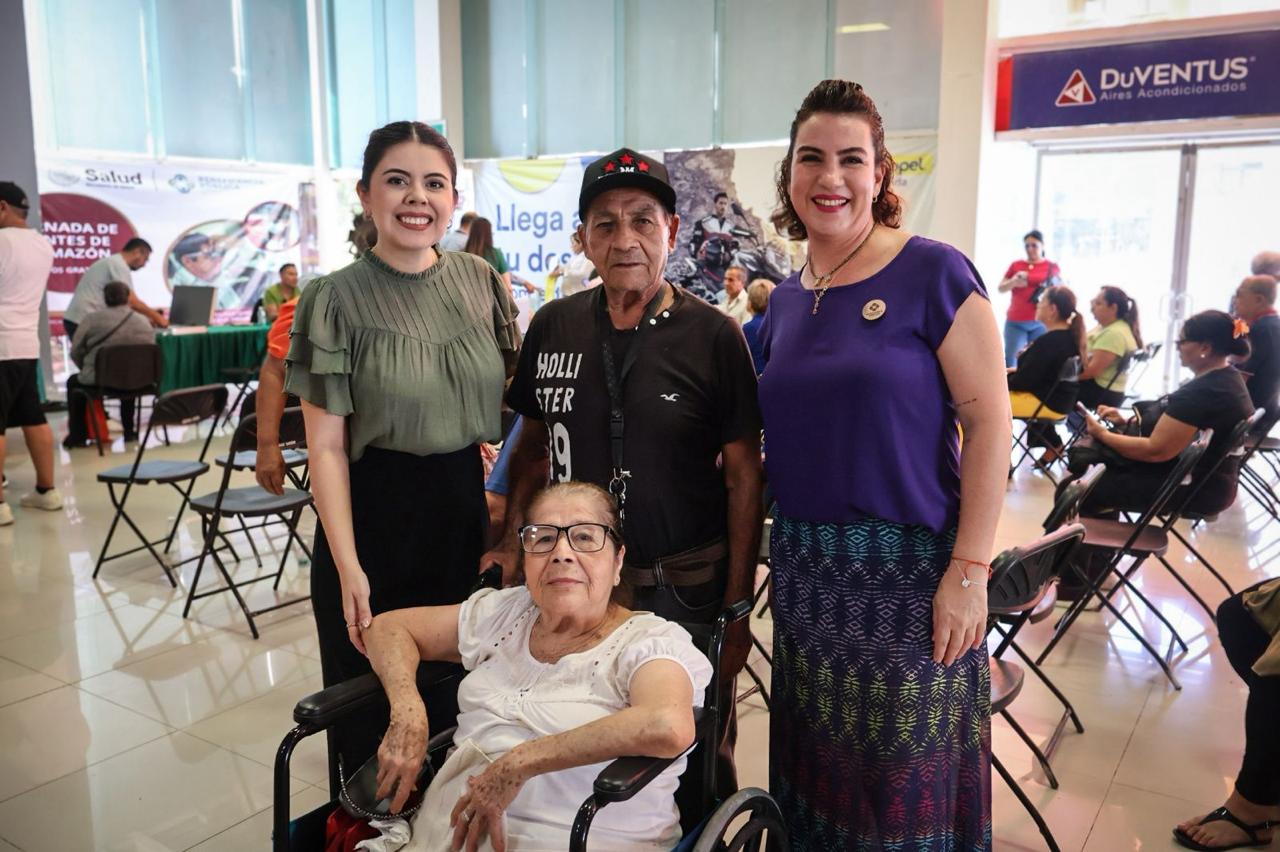 DIF Culiacán y la Beneficencia Pública entregan más de 200 lentes de armazón a personas en situación vulnerable