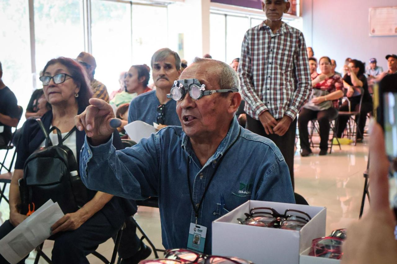DIF Culiacán y la Beneficencia Pública entregan más de 200 lentes de armazón a personas en situación vulnerable