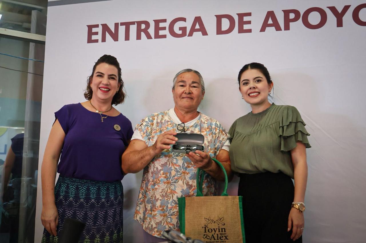 DIF Culiacán y la Beneficencia Pública entregan más de 200 lentes de armazón a personas en situación vulnerable