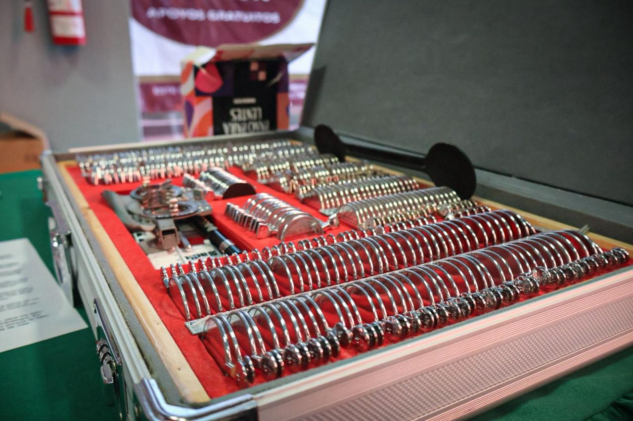 DIF Culiacán y la Beneficencia Pública entregan más de 200 lentes de armazón a personas en situación vulnerable