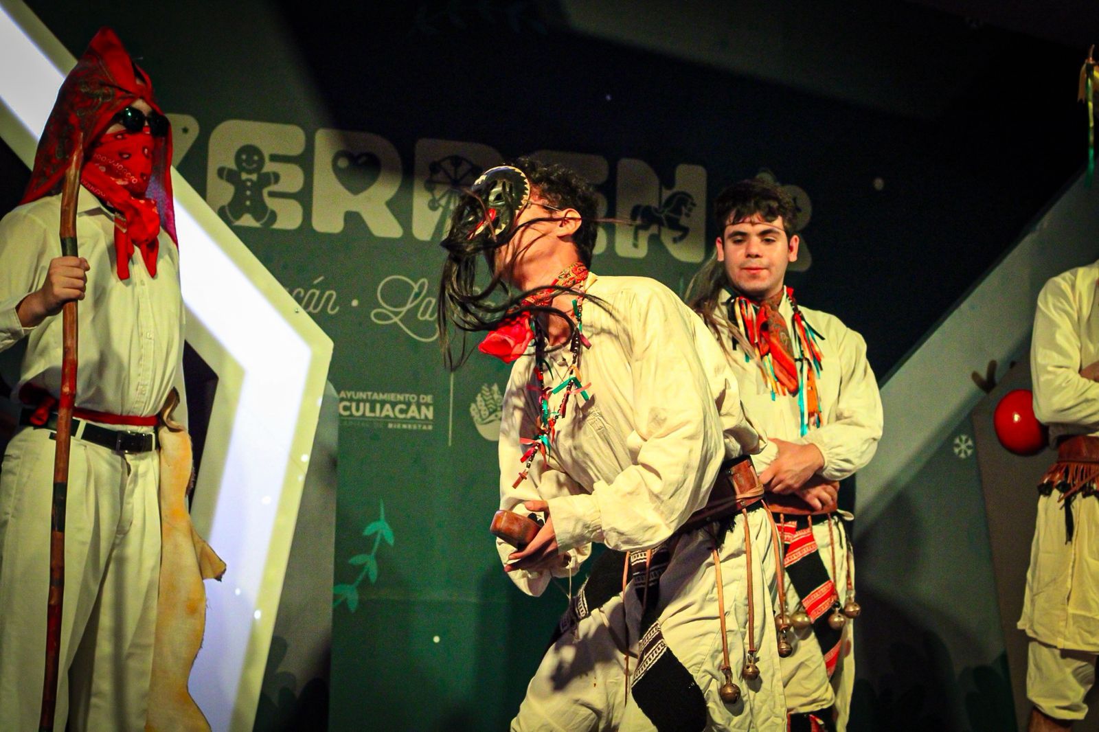 Folclor mexicano llena de color la Verbena Culiacán con la presentación del grupo Jiapsi Xochipilli del CBTIS 224