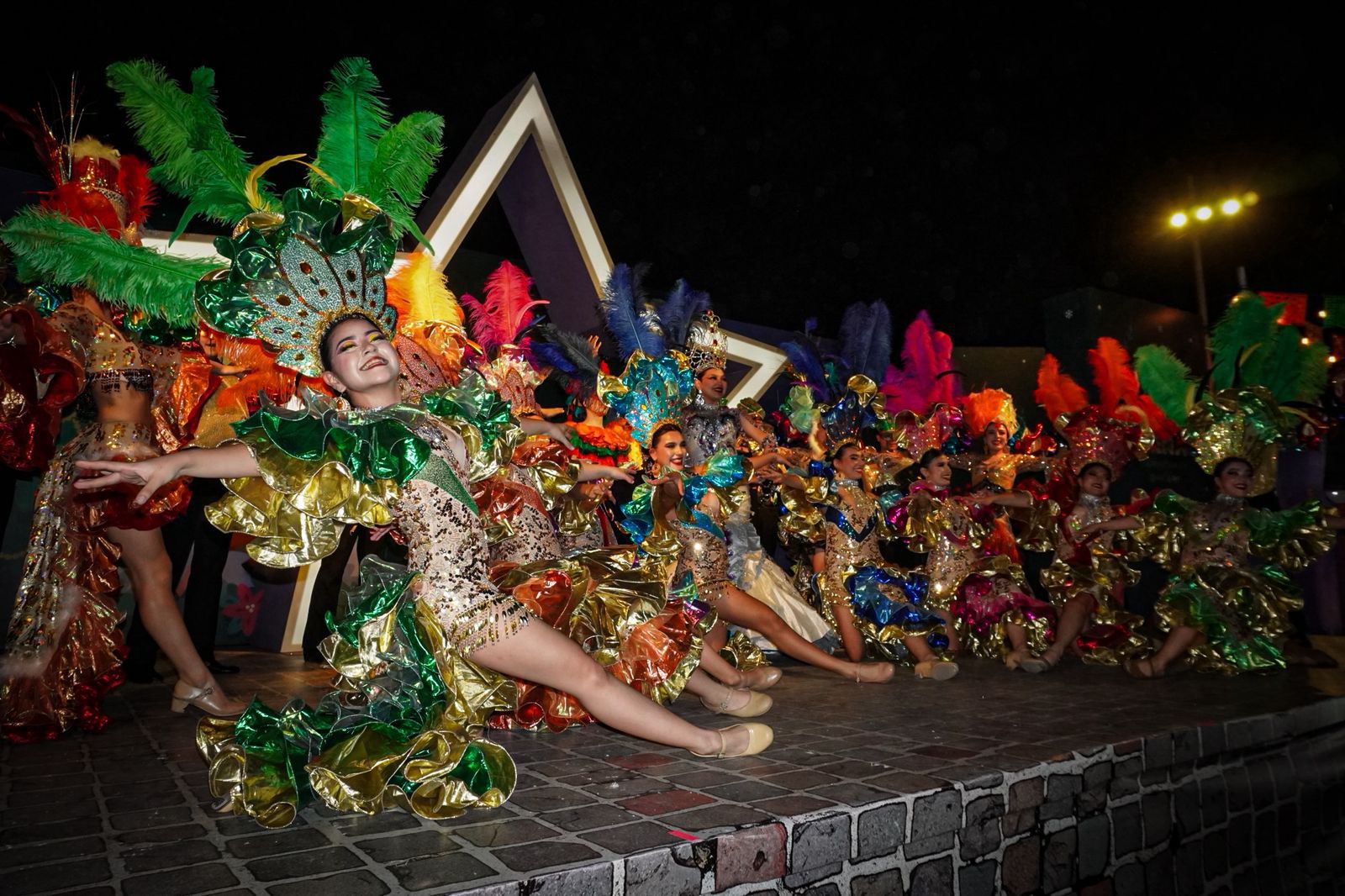 Folclor mexicano llena de color la Verbena Culiacán con la presentación del grupo Jiapsi Xochipilli del CBTIS 224