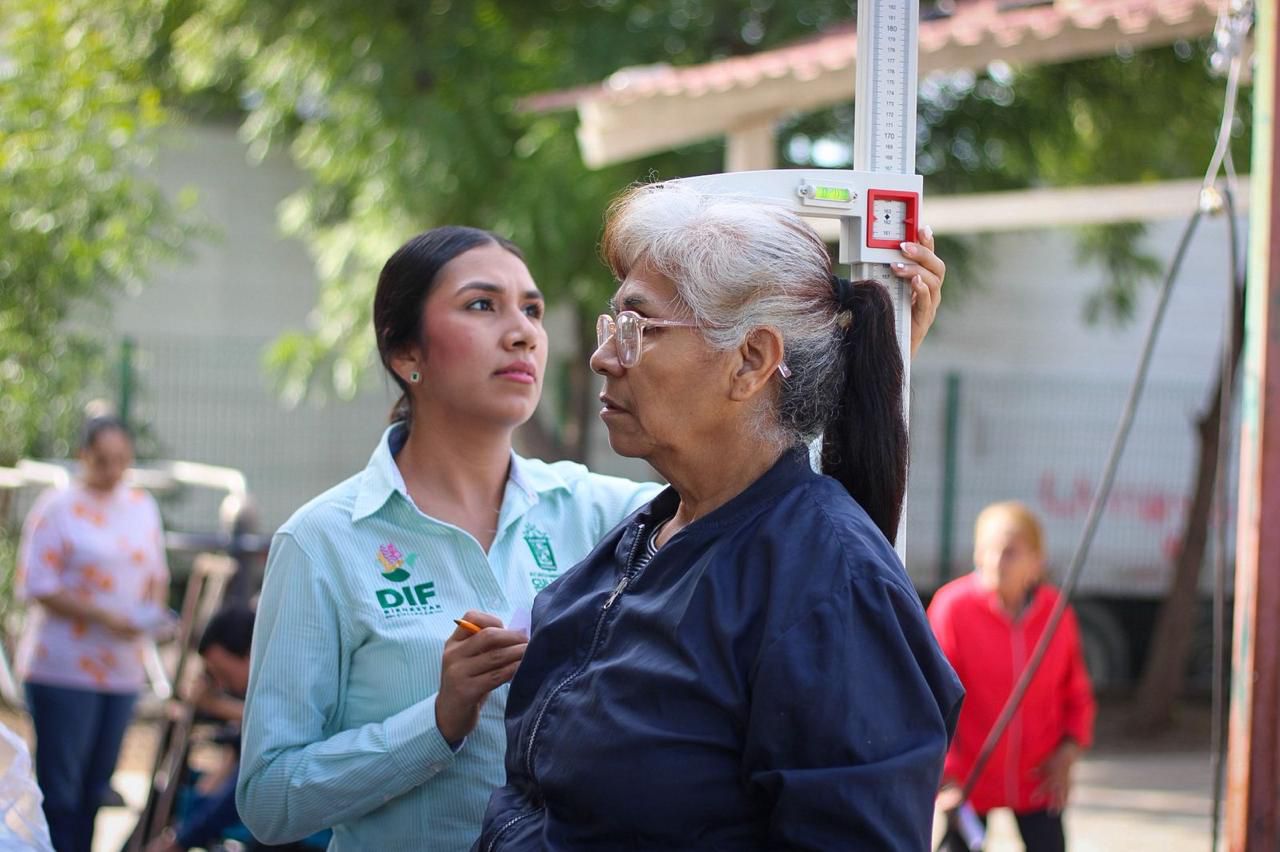 Vecinos de la colonia Rotarismo aprovechan servicios gratuitos en Jornada del Bienestar del DIF Culiacán