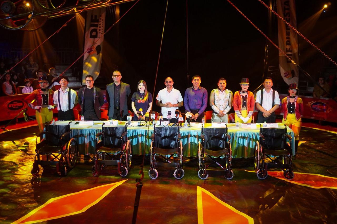 Recibe DIF Bienestar Culiacán donación de sillas de ruedas y función especial del Circo Atayde Hermanos
