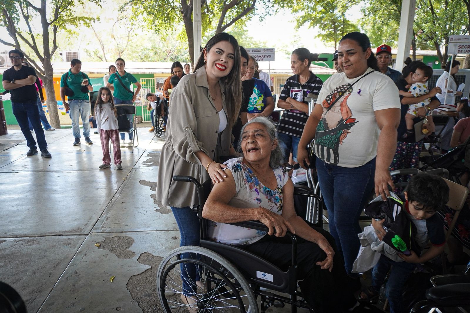 Jornada de DIF Bienestar brinda más de mil 600 servicios gratuitos a familias de la colonia Rosario Uzárraga