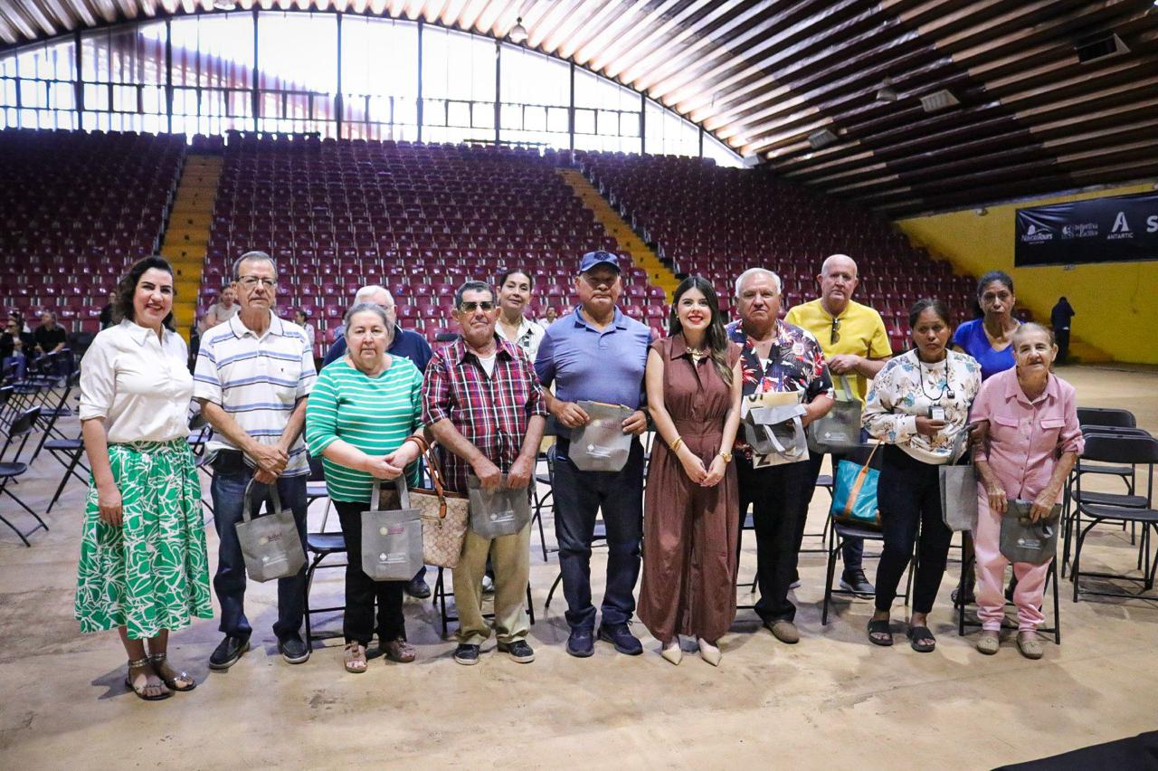 DIF Bienestar Culiacán y Beneficencia Pública entregan 557 aparatos auditivos a jóvenes y adultos del municipio