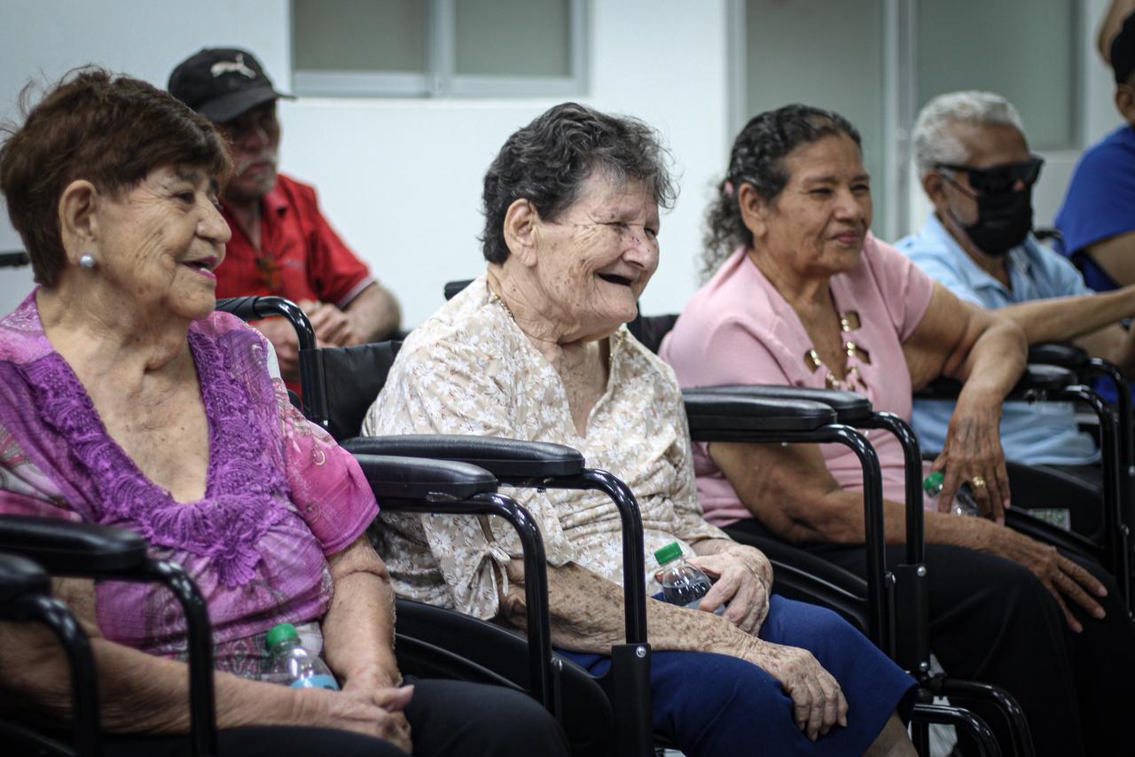 DIF Bienestar Culiacán fortalece la movilidad de familias con la entrega de 28 sillas de ruedas